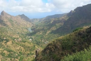 المشي لمسافات طويلة: من Serra Malagueta إلى Ribeira Principal