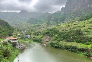 المشي لمسافات طويلة: من Serra Malagueta إلى Ribeira Principal