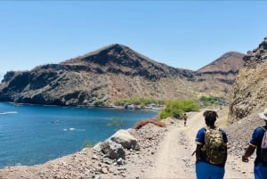 Hiking to Aguas Belas Cave