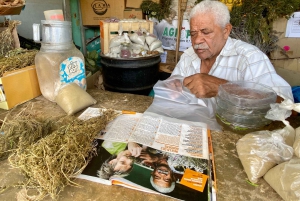 Mindelo: Private Walking Tour with Local Food Tasting