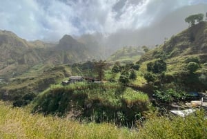 Randonnée du cratère de Cova à la vallée de Paúl – Île de Santo Antão