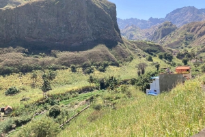 Randonnée du cratère de Cova à la vallée de Paúl – Île de Santo Antão