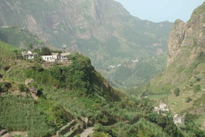 Randonnée du cratère de Cova à la vallée de Paúl – Île de Santo Antão