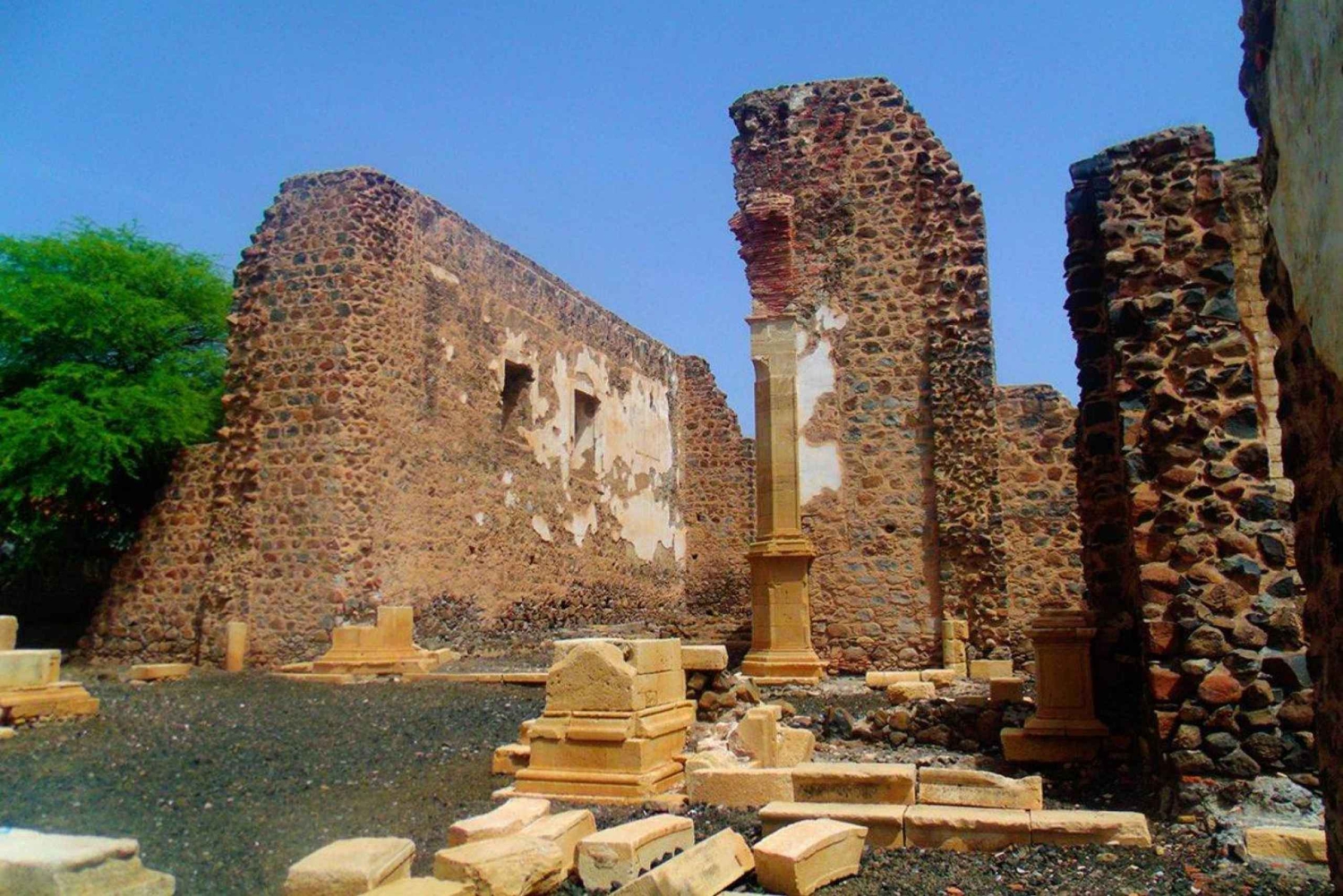 Praia: Cidade Velha and Praia Guided Tour