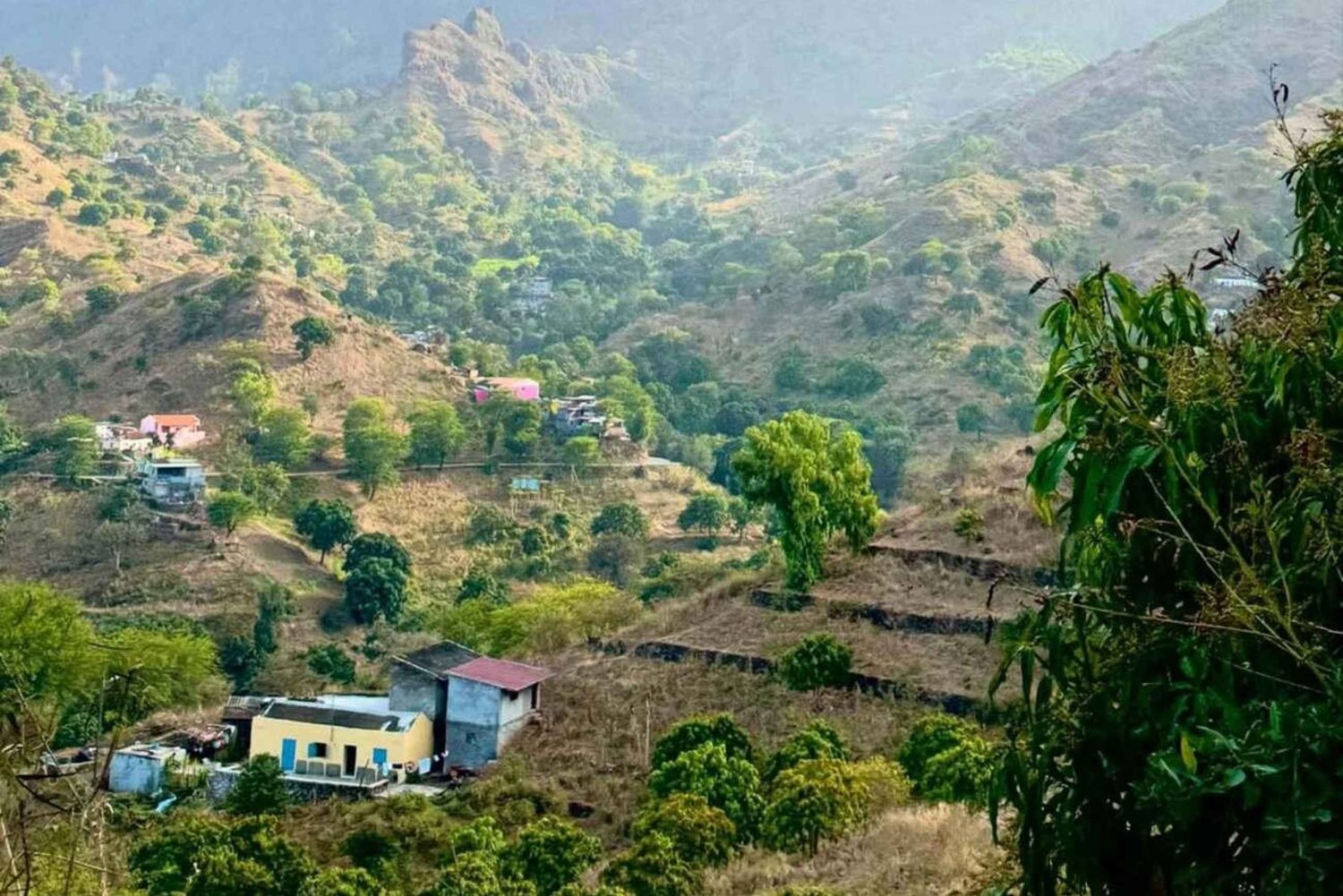 Praia: excursão de um dia em minibus para passageiros de cruzeiros