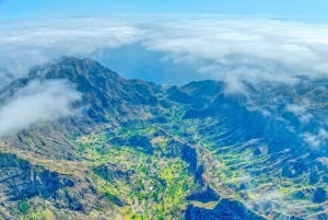 Praia: excursão de um dia em minibus para passageiros de cruzeiros