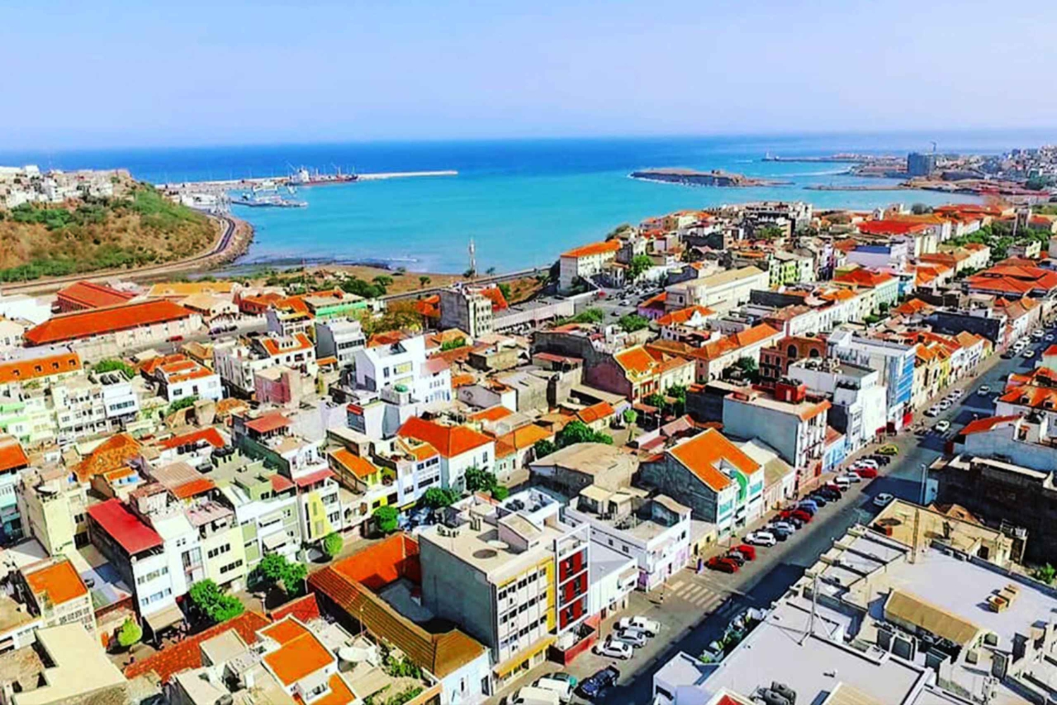 Praia: tour storico guidato a piedi e pranzo con la gente del posto
