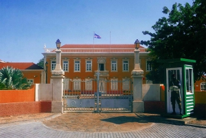 Praia: tour storico guidato a piedi e pranzo con la gente del posto