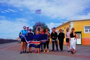 Praia: tour storico guidato a piedi e pranzo con la gente del posto