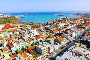 Praia: tour storico guidato a piedi e pranzo con la gente del posto