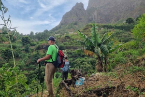 Praia: Vaellus Longueira – Pico Riba ja piknik