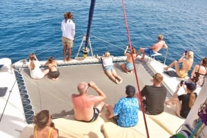 カーボベルデのサル島でキューバリブレのヨットに乗って海を楽しむ半日体験