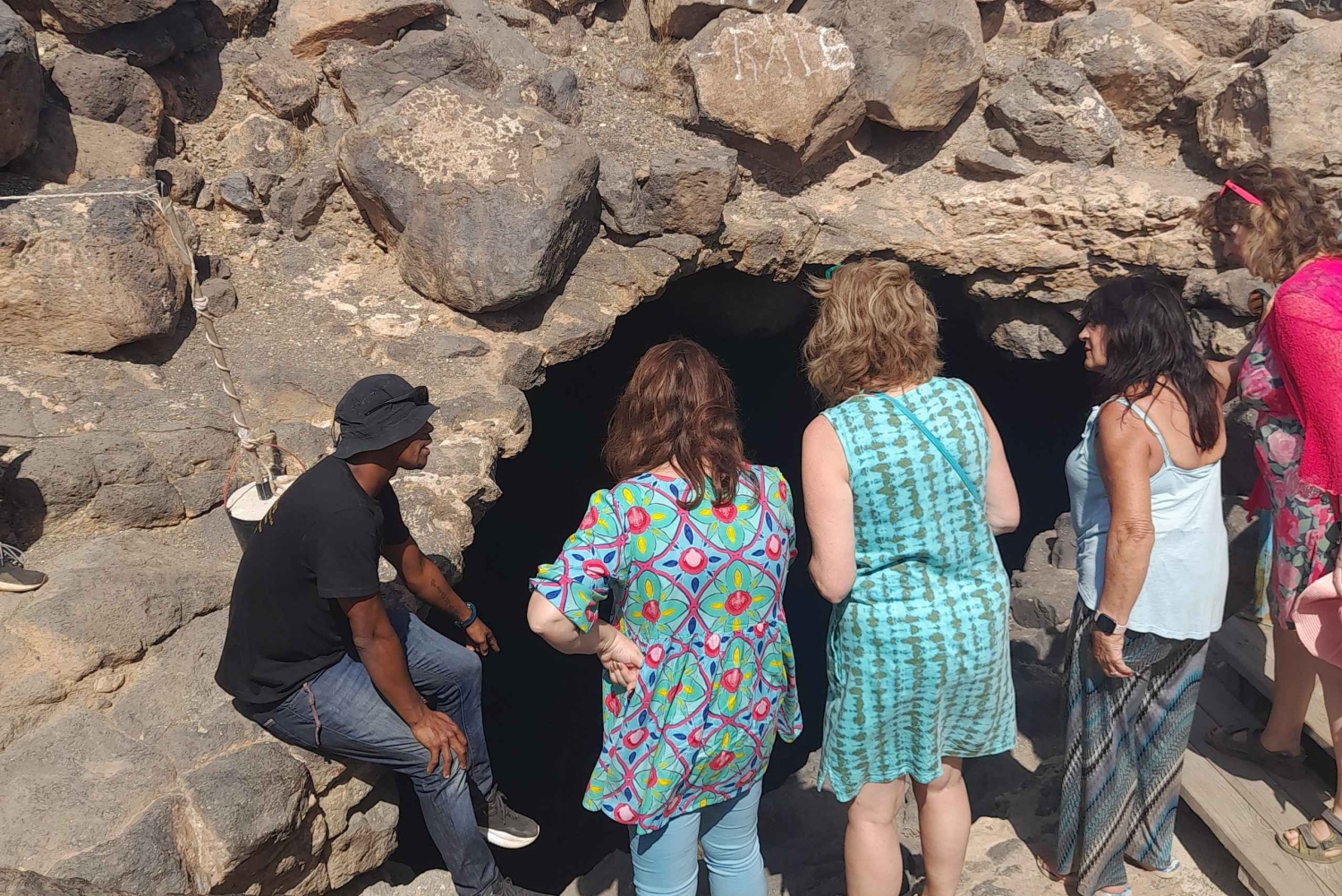 جولة في جزيرة سال: العين الزرقاء، البحيرة المالحة، وأسماك القرش مع مرشد محلي