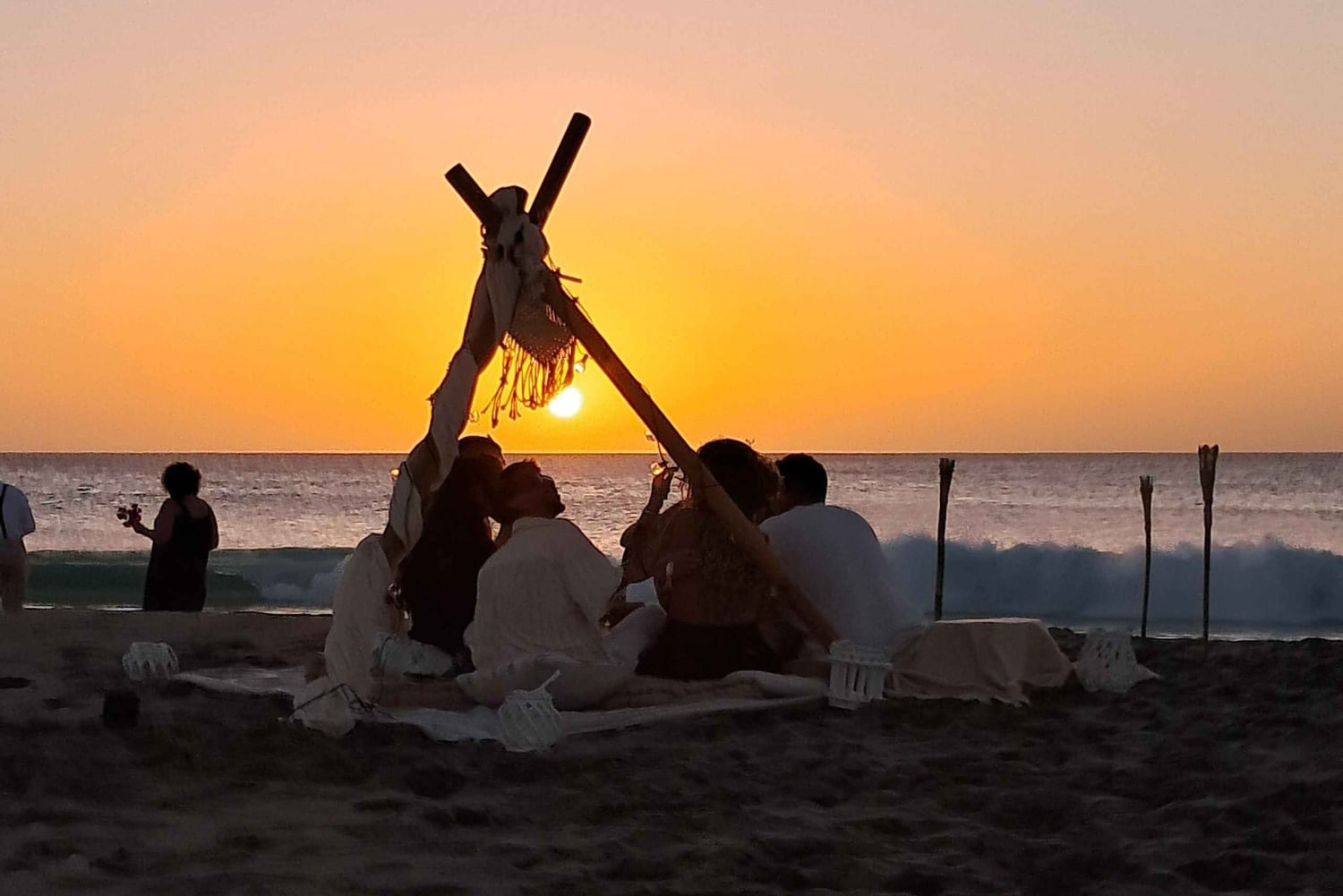 Sal: Escapada romántica al atardecer con vino y traslado de ida y vuelta