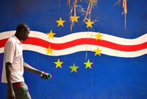 Von der Insel Sal: Blaues Auge, Salzsee, Zitronenhaie, Palmeira