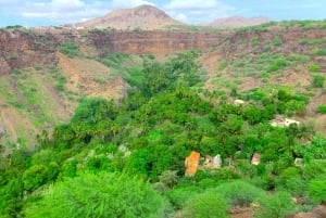 Santiago: Calabaceira Valley Trek & Visit to Cidade Velha