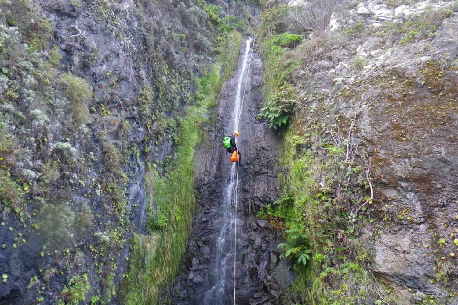 Santo Antão : aventure de canyoning avec équipement