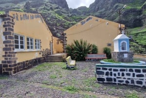 Santo Antao :Visita guiada a pie por Ponta do Sol y Fontainhas