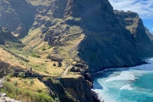 Santo Antão: Viaje Guiado de Ponta do Sol a Cruzinha con Senderismo