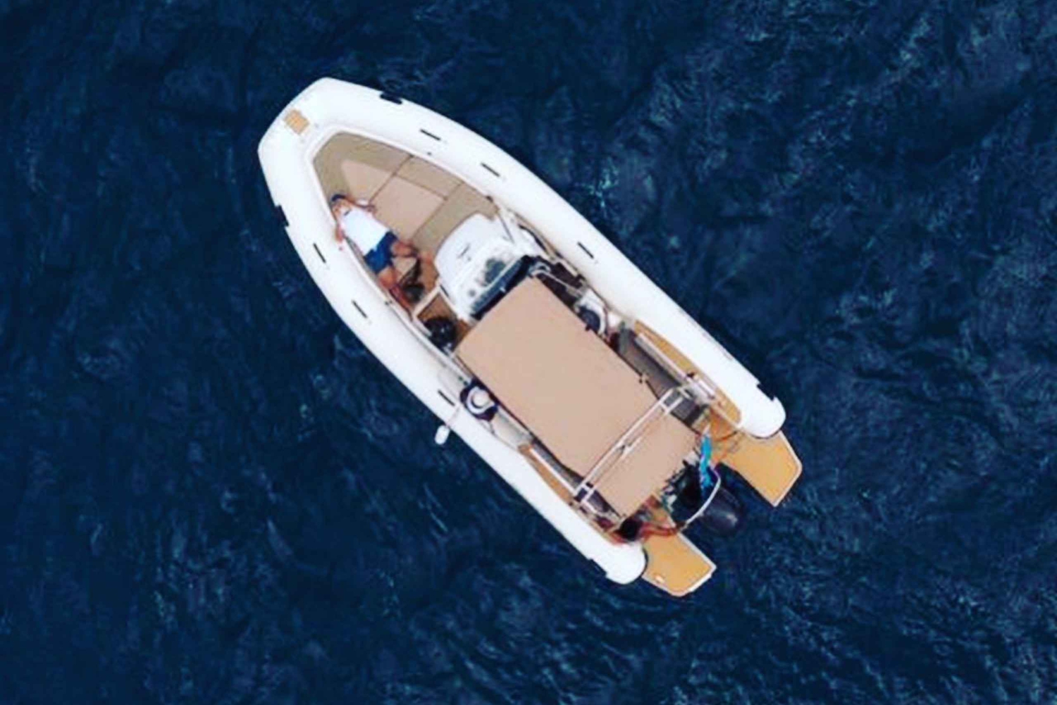 Tarrafal: Bådtur til Aguas Belas-grotterne med snorkling