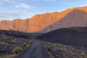 Aventura definitiva no Fogo: Caminhada no Vulcão Pico Grande, 2826 m