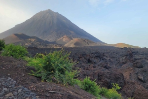 Aventura definitiva no Fogo: Caminhada no Vulcão Pico Grande, 2826 m