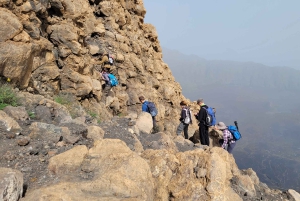 Aventura definitiva no Fogo: Caminhada no Vulcão Pico Grande, 2826 m