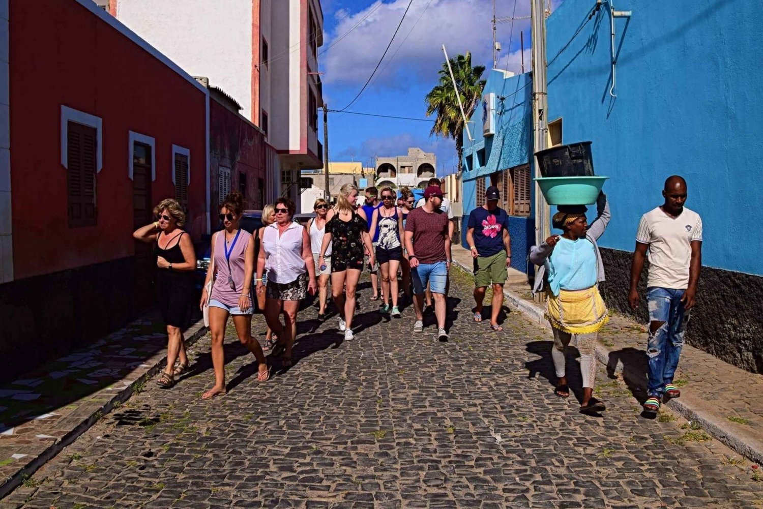 Santa Maria: Local Markets & Street Art Private Walking Tour