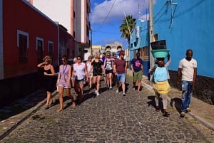 Santa Maria: Local Markets & Street Art Private Walking Tour