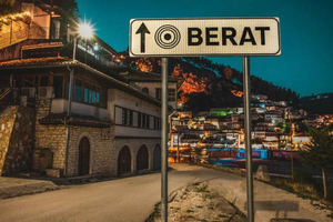 Berat Afternoon Tour: Castle, Old Neighbourhoods & Lake Stop
