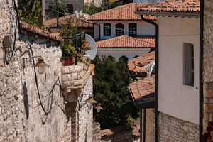 Berat, Castle and City Tour with Coffee Break
