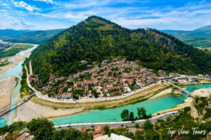 Berat: patrimonio UNESCO, castello, 1000 finestre e cibo locale