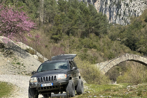 Au départ de Berat : visite du canyon d'Osumi et de la cascade de Bogova.