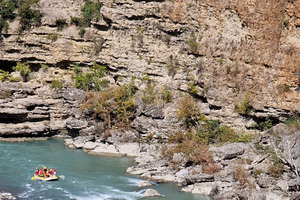 De Permet : Expérience étonnante de rafting sur la rivière Vjosa
