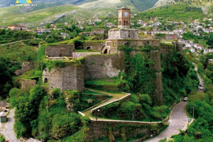 Tiranasta/Durrësista: Gjirokastër, UNESCO-kaupunki ja Ardenica