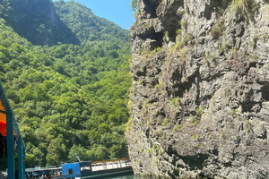 De Tirana: Excursão ao Lago Koman e ao Rio Shala com Passeio de Barco