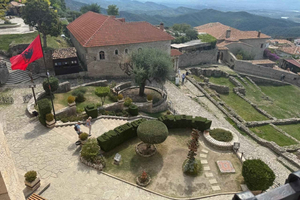 From Tirana: Kruja, Skanderbeg Museum & Sarisalltik Tour