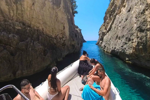 Från Tirana: Sazan-ön och Karaburun – båttur i liten grupp
