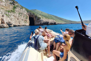 Au départ de Vlorë : Grotte de Haxhi Ali et excursion en hors-bord à Karaburun