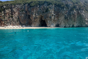 Himara: scopri|Tour Deluxe: spiagge segrete, grotte e soste per nuotare