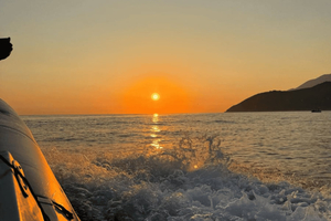Himara: Solnedgangscruise (svømmestopp og snorkling)