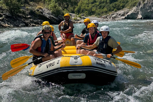Përmet: rafting en el Vjosa y salto desde acantilados con recogida en el hotel