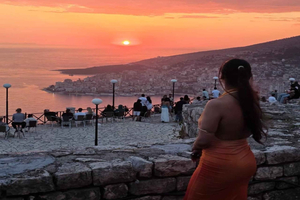 Saranda: Tur til Blue Eye og Lekursi-slottet ved solnedgang eller kajakktur