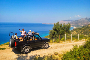Jeep-tur i Saranda: Blå øye, slott, hemmelig strand og terrengkjøring