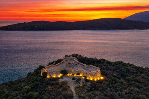 Saranda: Tur til foss, slott og stranden i Himarë