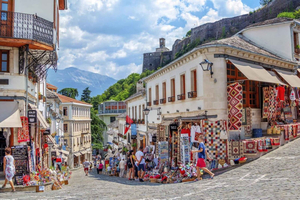 Saranda/Ksamil: Ausflug nach Gjirokastra, zum Blauen Auge und zur Burg Lekursi