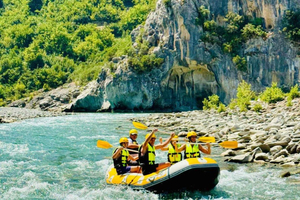Tirana/Durrës/Permet: Rafting på Vjosa-elven og termiske bad