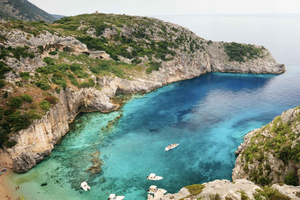 Tirana/Durrës: Sazan Island, Blue Cave & Grama Bay Speedboat