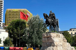Tirana: Ekspresowa piesza wycieczka z przewodnikiem