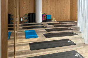 Tirana: Pilates- eller yogaklasse med badstue og snacks